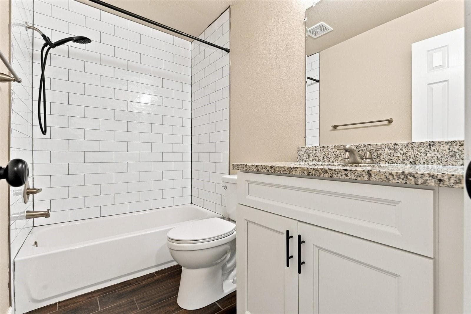 Upstairs Guest Bathroom - 3324 LAUREL VIEW DR, BRANDON