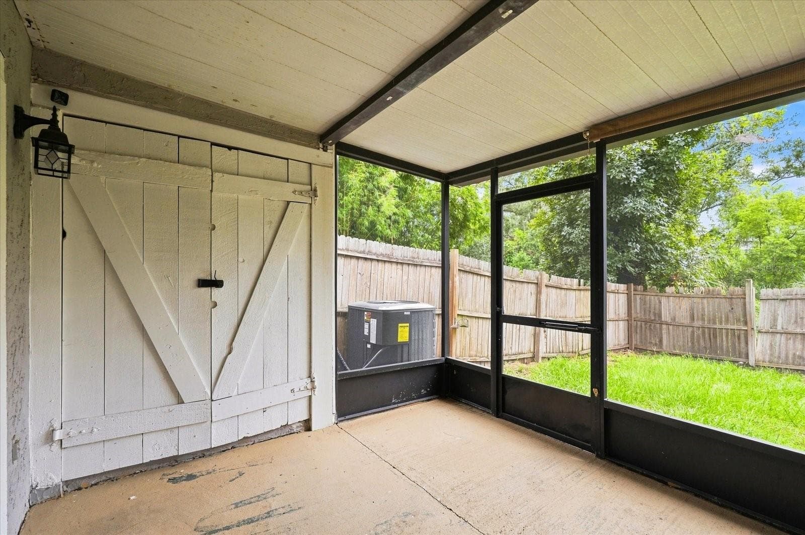 Outdoor Living Space with Fenced in Yard - 3324 LAUREL VIEW DR, BRANDON