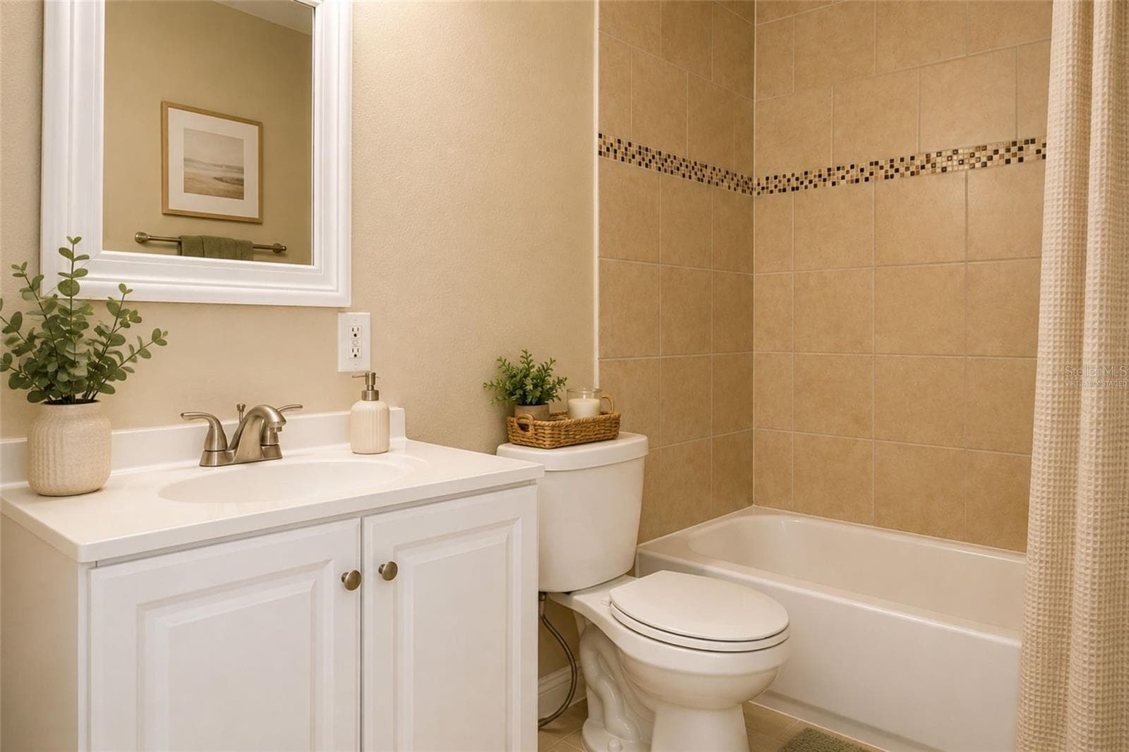 Virtually staged - 9412 N ELMER ST, TAMPA