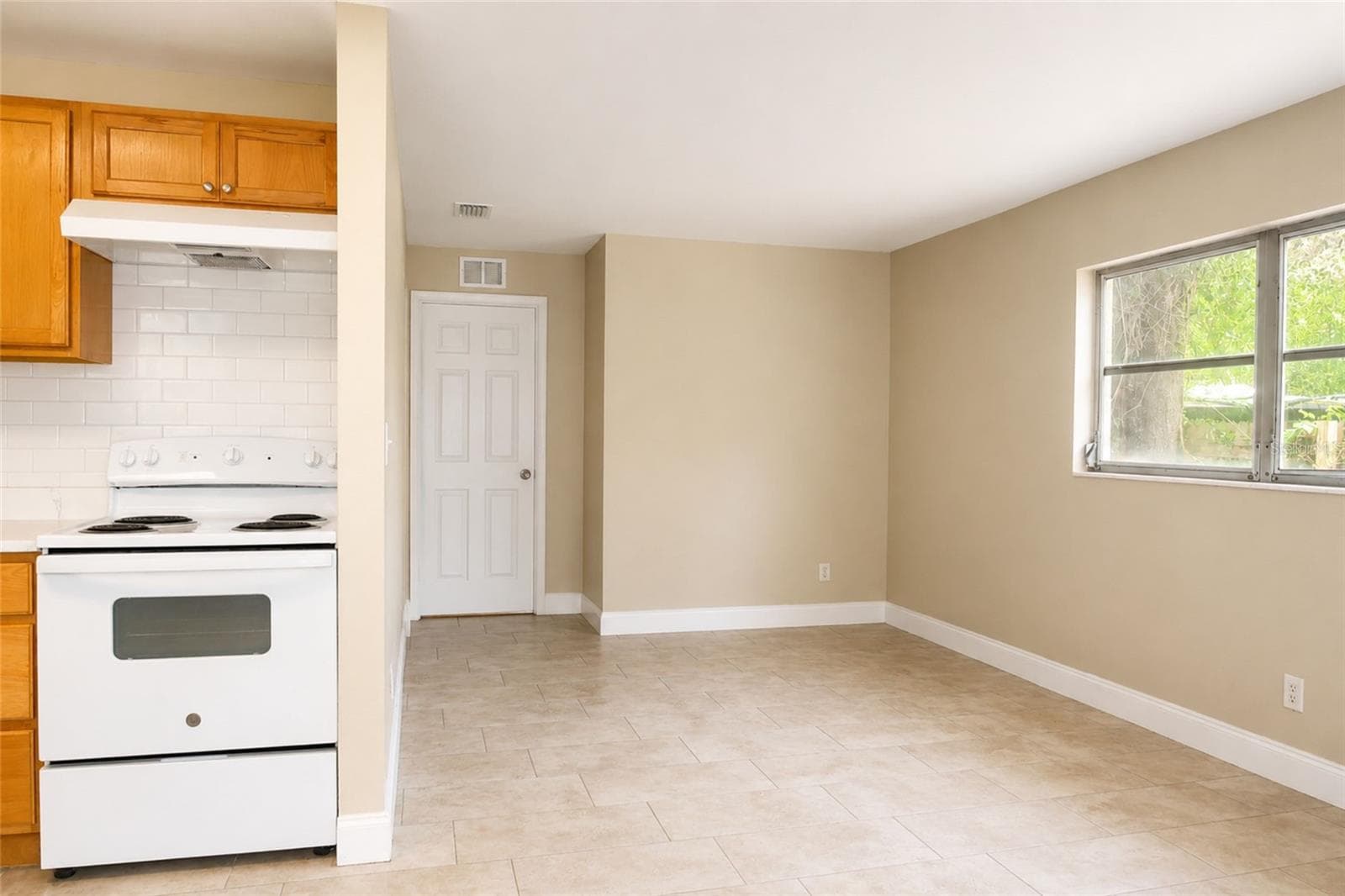 Single Family Residence at 9412 N ELMER ST, TAMPA, photo 15 of 25