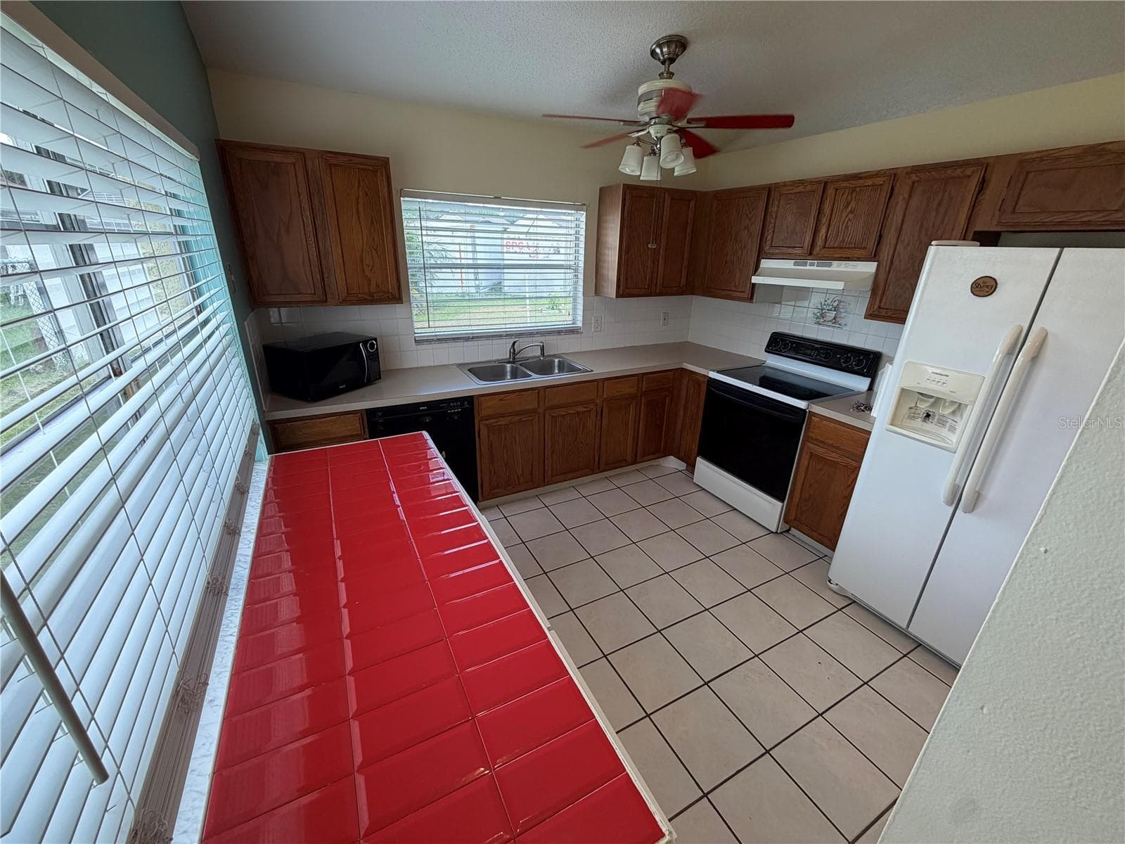 Single Family Residence at 13015 BALTIMORE WOODS LN, ORLANDO, photo 2 of 14