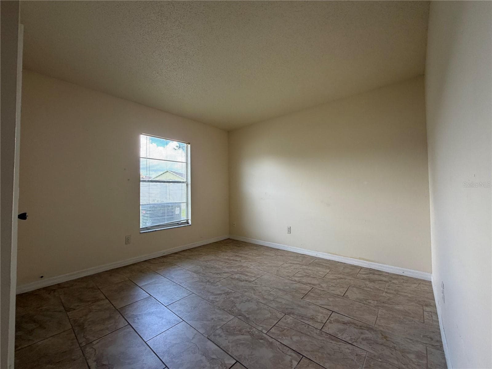 Single Family Residence at 13015 BALTIMORE WOODS LN, ORLANDO, photo 6 of 14