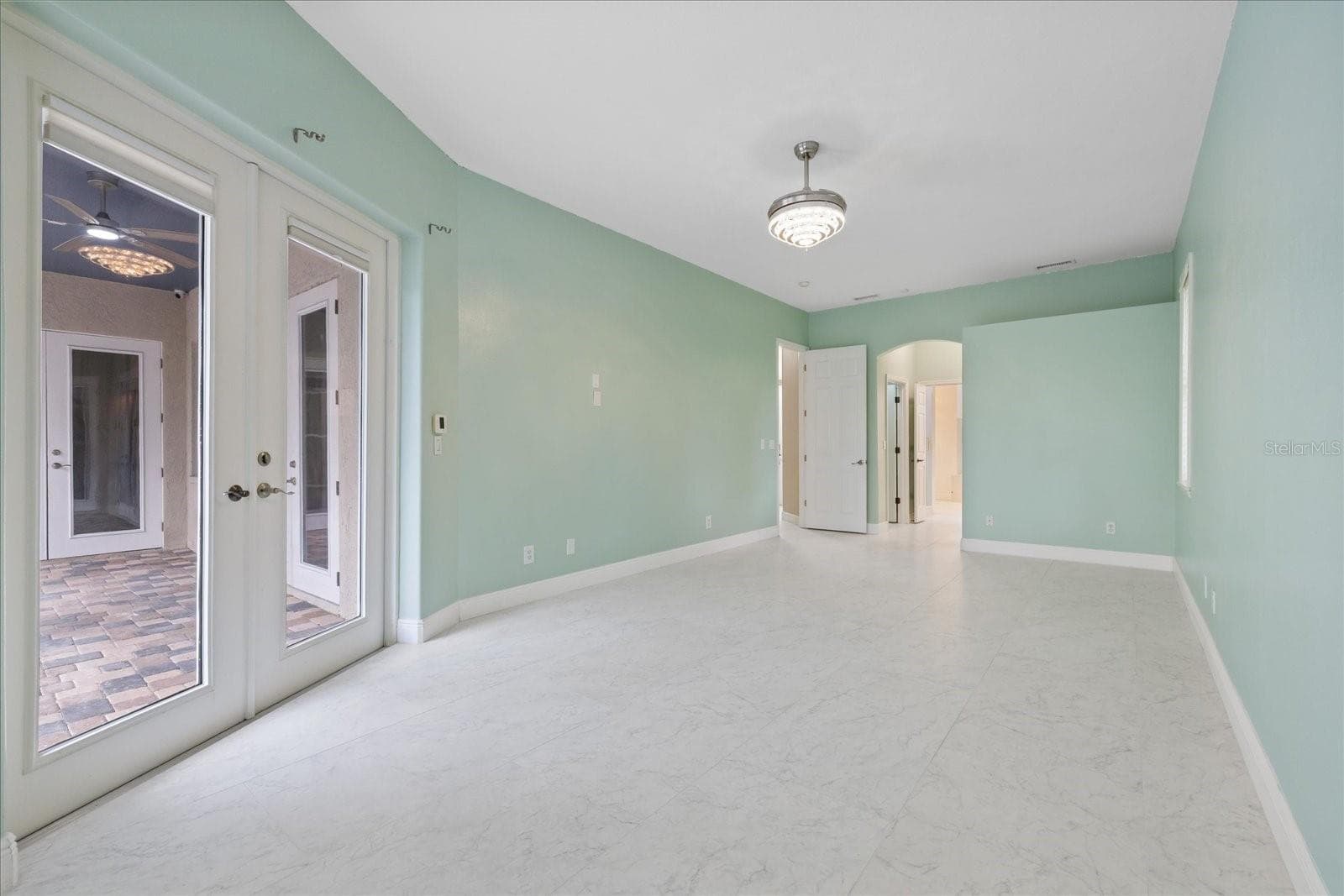 Single Family Residence at 2706 SKIMMER POINT DR S, GULFPORT, photo 25 of 69