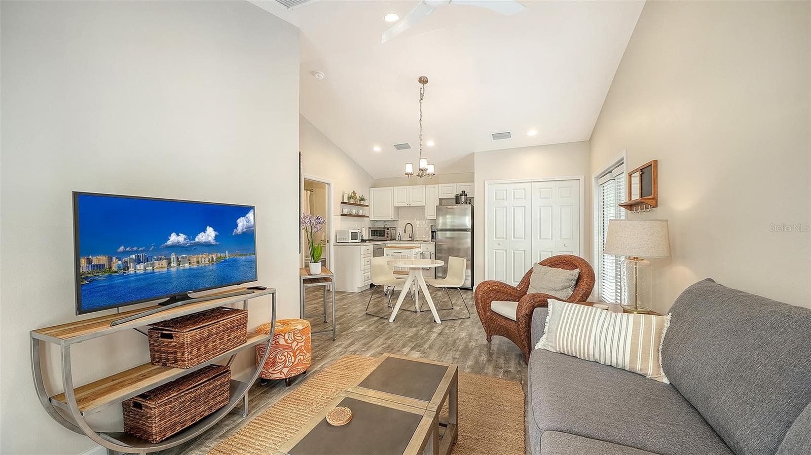 Pineapple Loft - 1685 6TH ST, SARASOTA