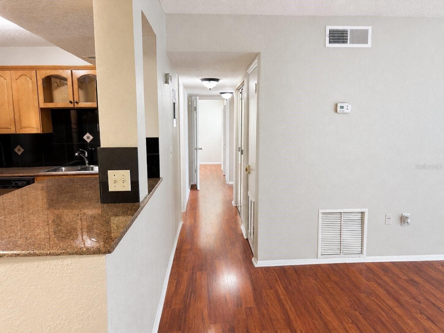Hallway to Bedrooms/Bathrooms - 914 LAKE DESTINY RD #F, ALTAMONTE SPRINGS
