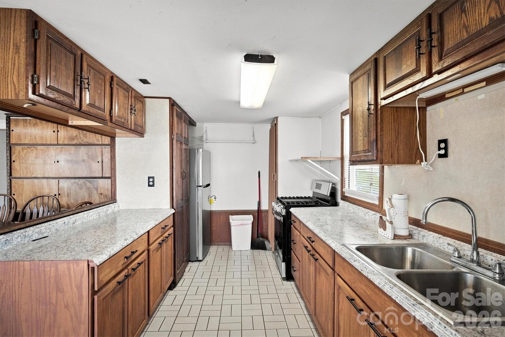 Single Family Residence at 4928 Northcrest Street, Claremont, photo 6 of 32