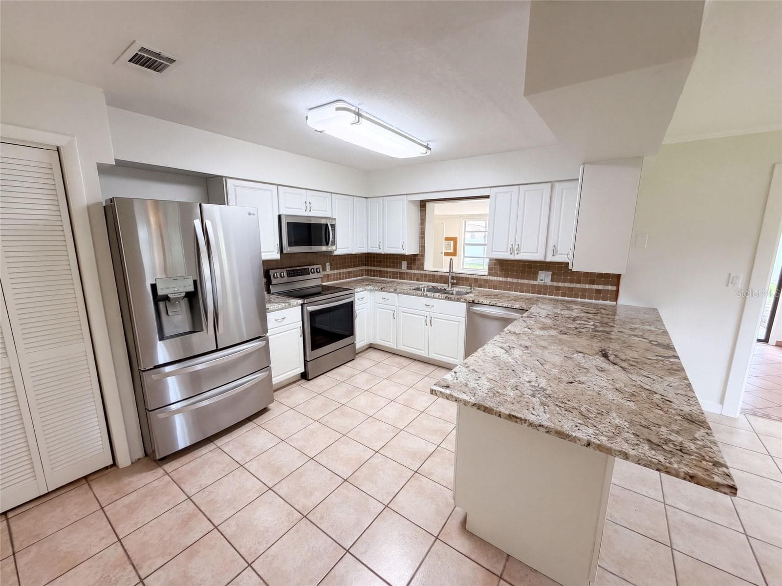 Single Family Residence at 2617 S FAIRWAY DR, MELBOURNE, photo 2 of 29