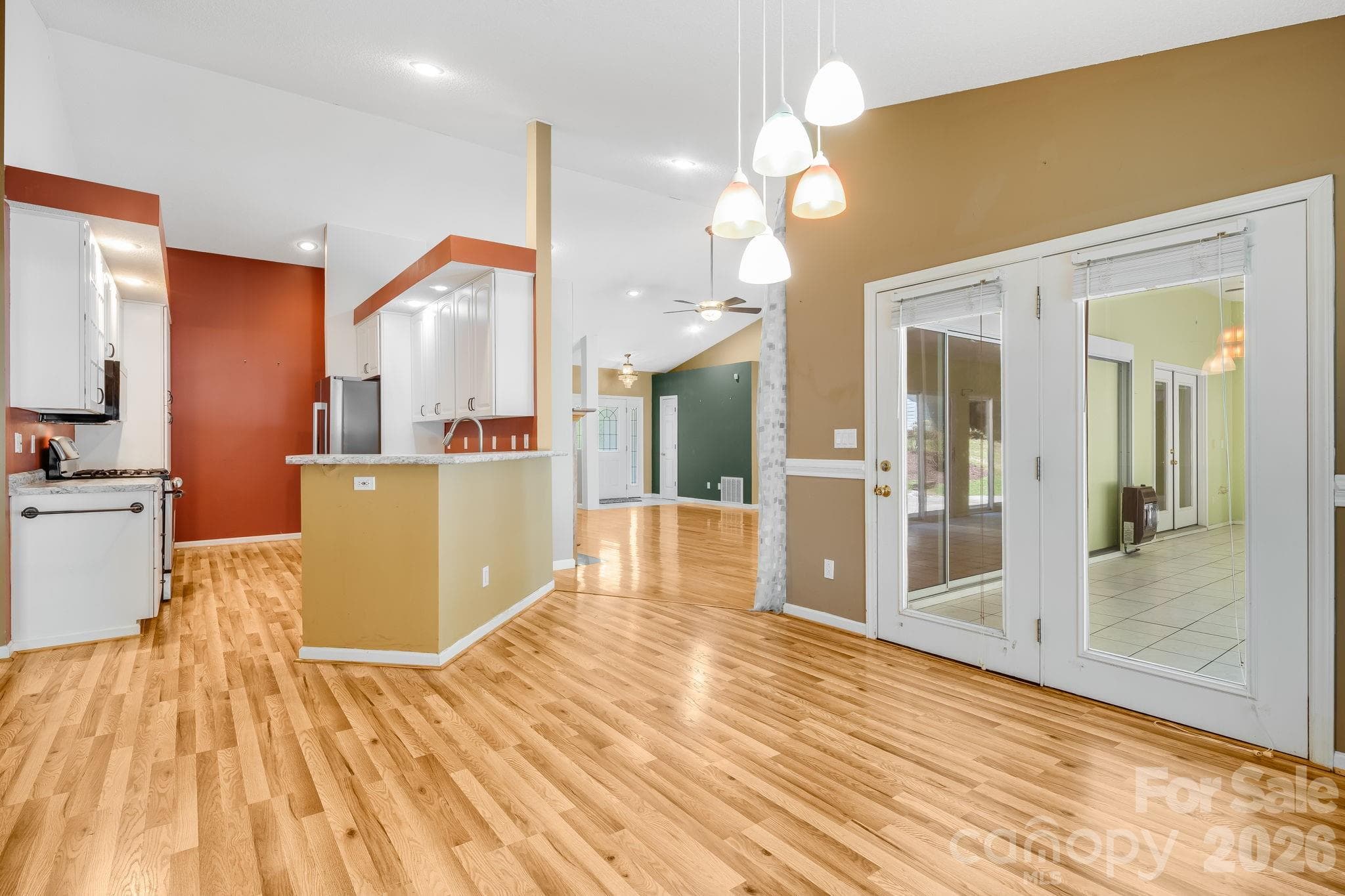 Single Family Residence at 225 Arbor Lane, Hendersonville, photo 13 of 43