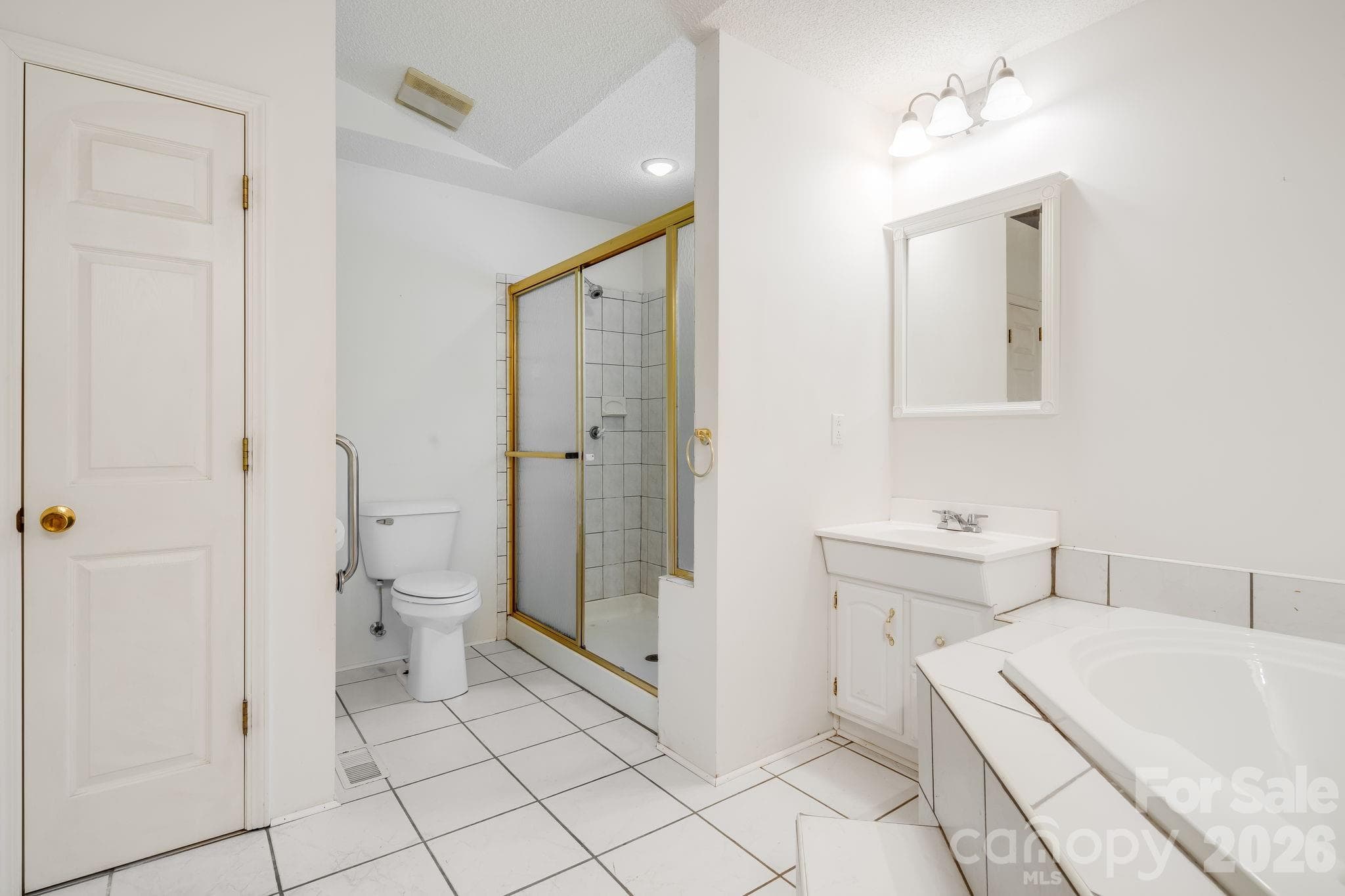 1st Primary Bath - 225 Arbor Lane, Hendersonville