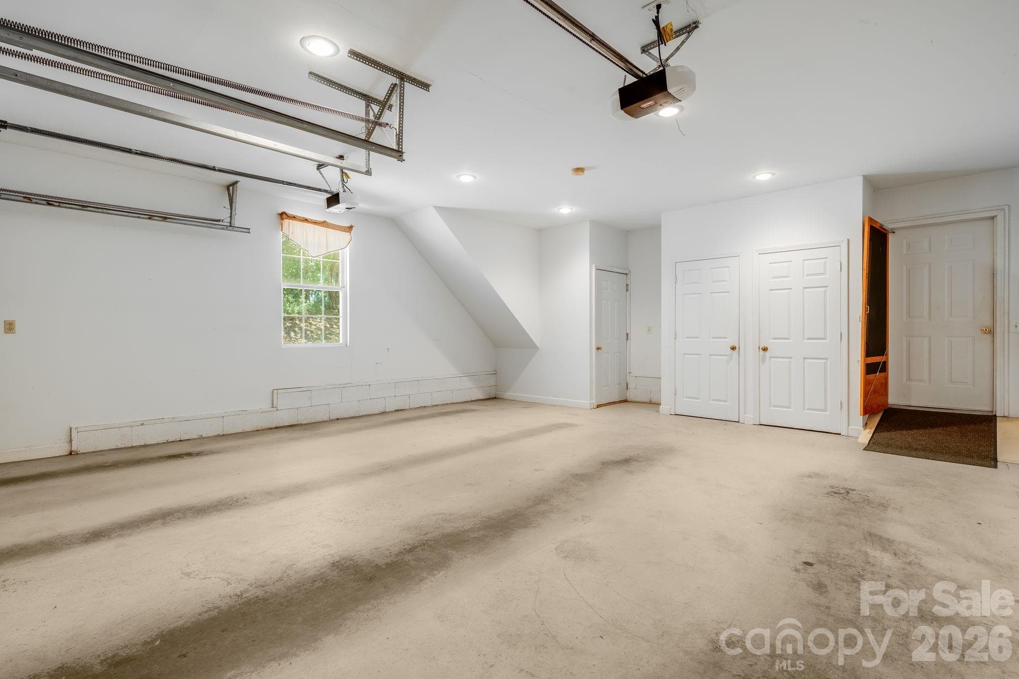 Spacious Double-car Garage - 225 Arbor Lane, Hendersonville