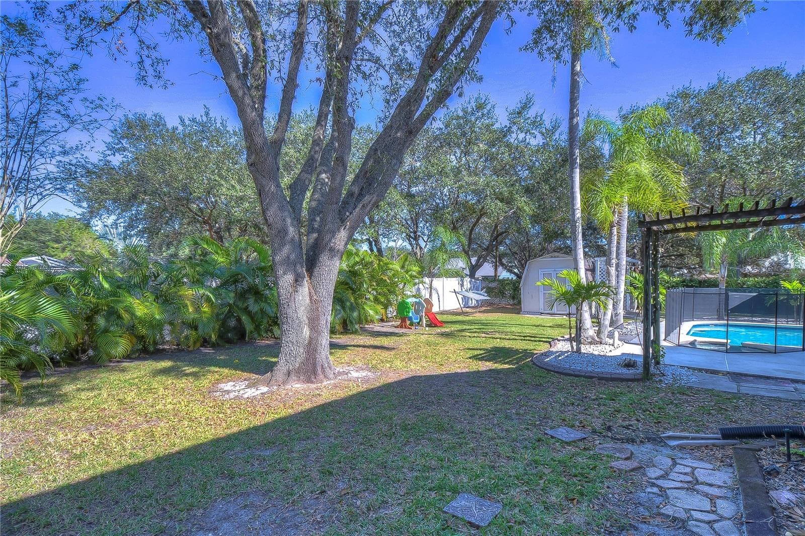 Single Family Residence at 9502 SUNNYOAK DR, RIVERVIEW, photo 28 of 42