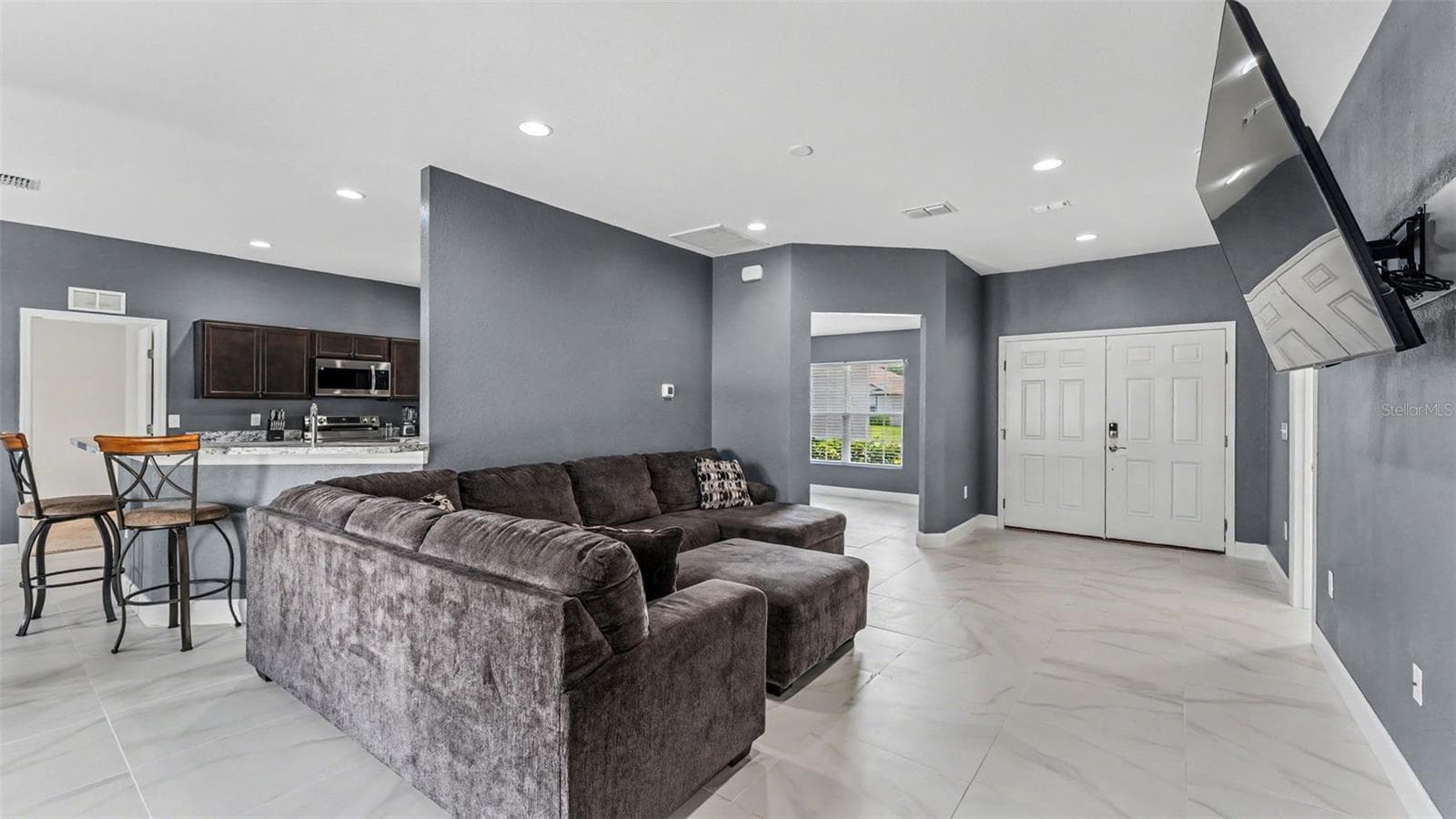 Single Family Residence at 2048 WINDING RIVER CV, BARTOW, photo 6 of 47