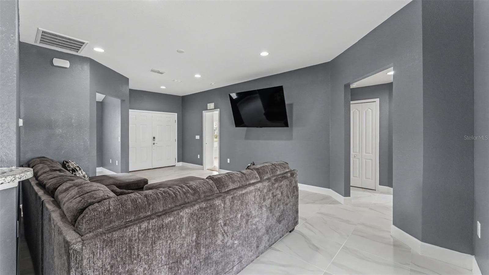 Single Family Residence at 2048 WINDING RIVER CV, BARTOW, photo 7 of 47