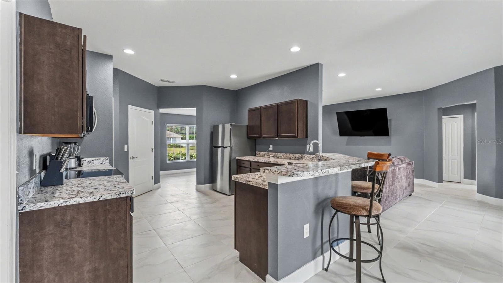 Single Family Residence at 2048 WINDING RIVER CV, BARTOW, photo 8 of 47