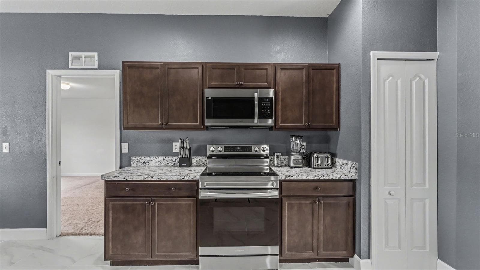 Single Family Residence at 2048 WINDING RIVER CV, BARTOW, photo 11 of 47