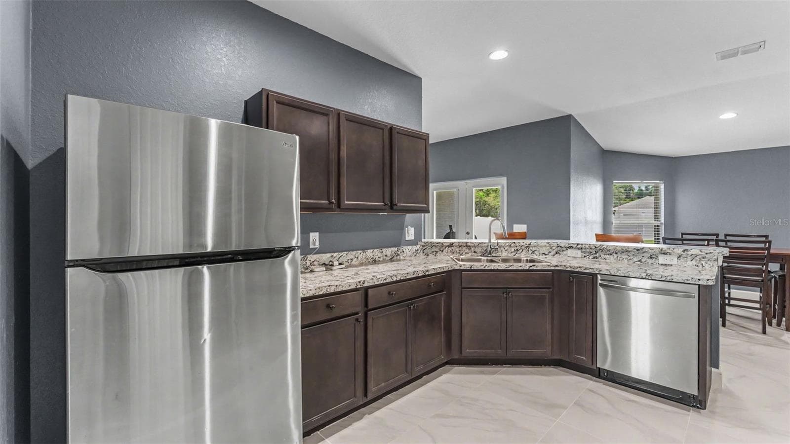 Single Family Residence at 2048 WINDING RIVER CV, BARTOW, photo 12 of 47