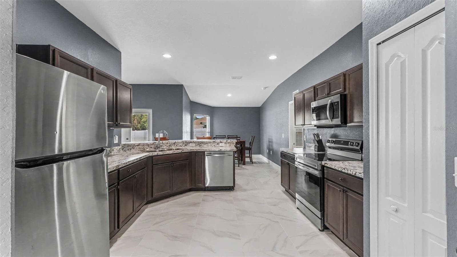 Single Family Residence at 2048 WINDING RIVER CV, BARTOW, photo 13 of 47