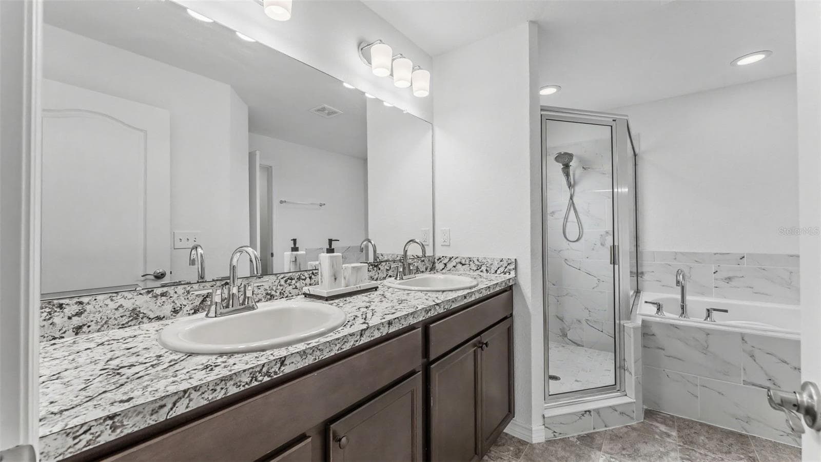 Primary Bathroom - 2048 WINDING RIVER CV, BARTOW