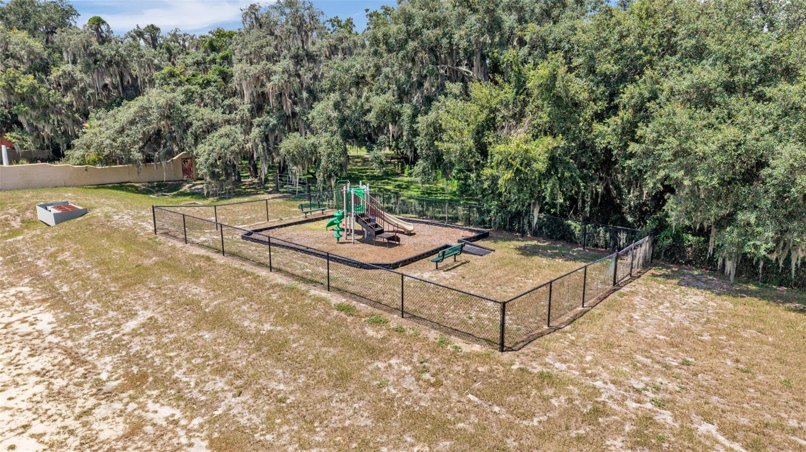Community playground - 2048 WINDING RIVER CV, BARTOW