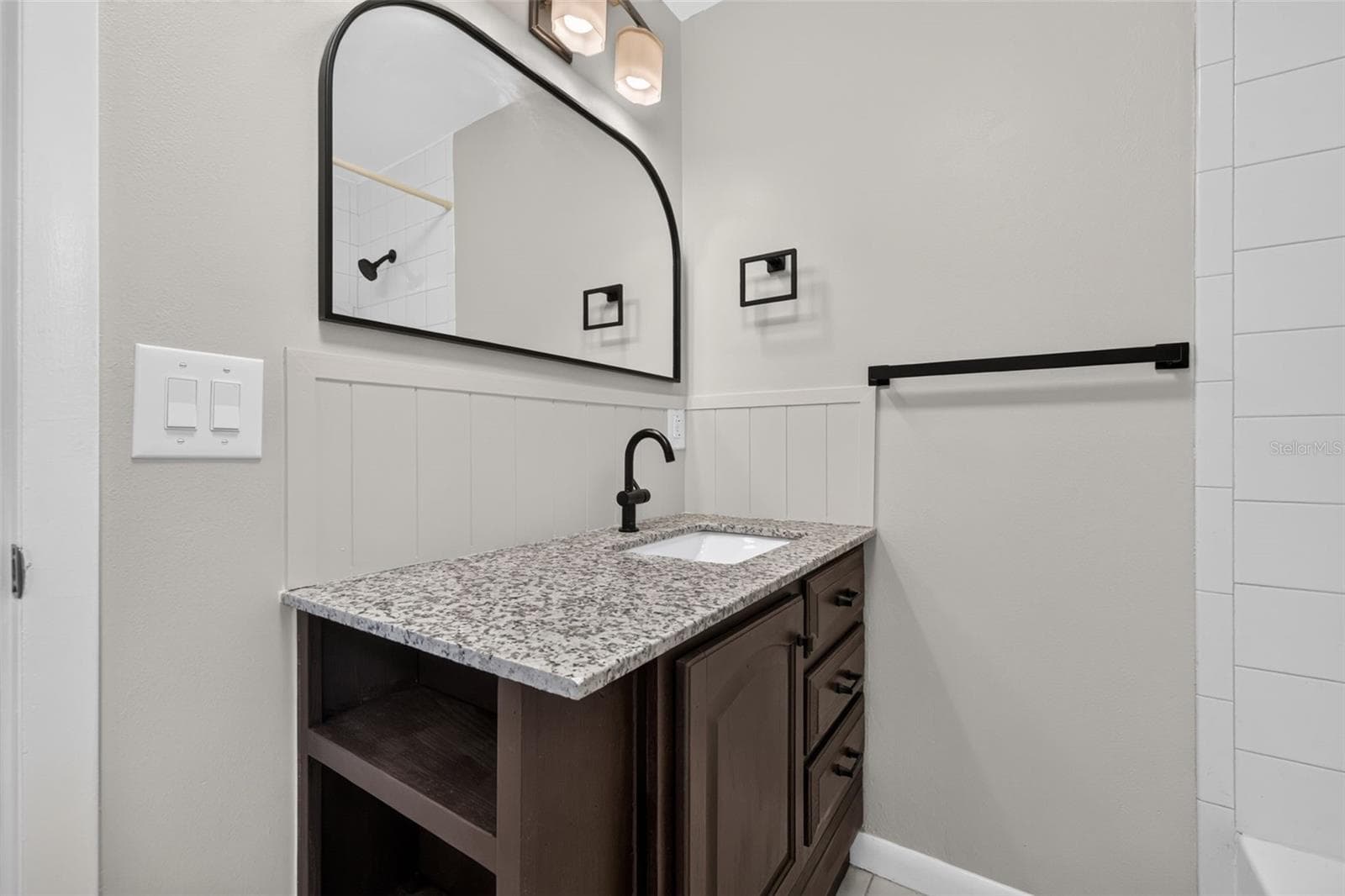 Hall Bathroom - 6170 SUNDOWN DR, ST PETERSBURG
