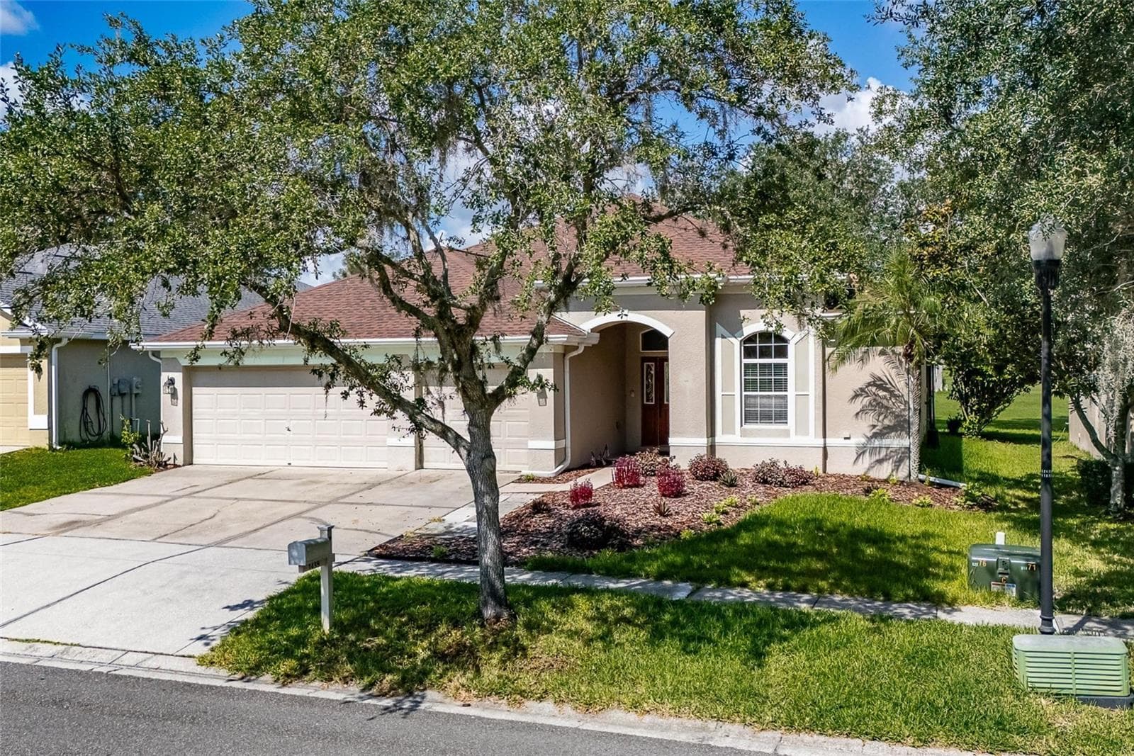 Single Family Residence at 1438 EMERALD HILL WAY, VALRICO, photo 2 of 43