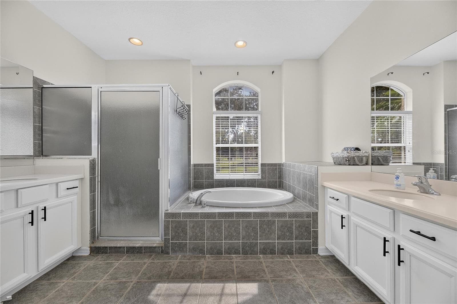 Single Family Residence at 1438 EMERALD HILL WAY, VALRICO, photo 21 of 43