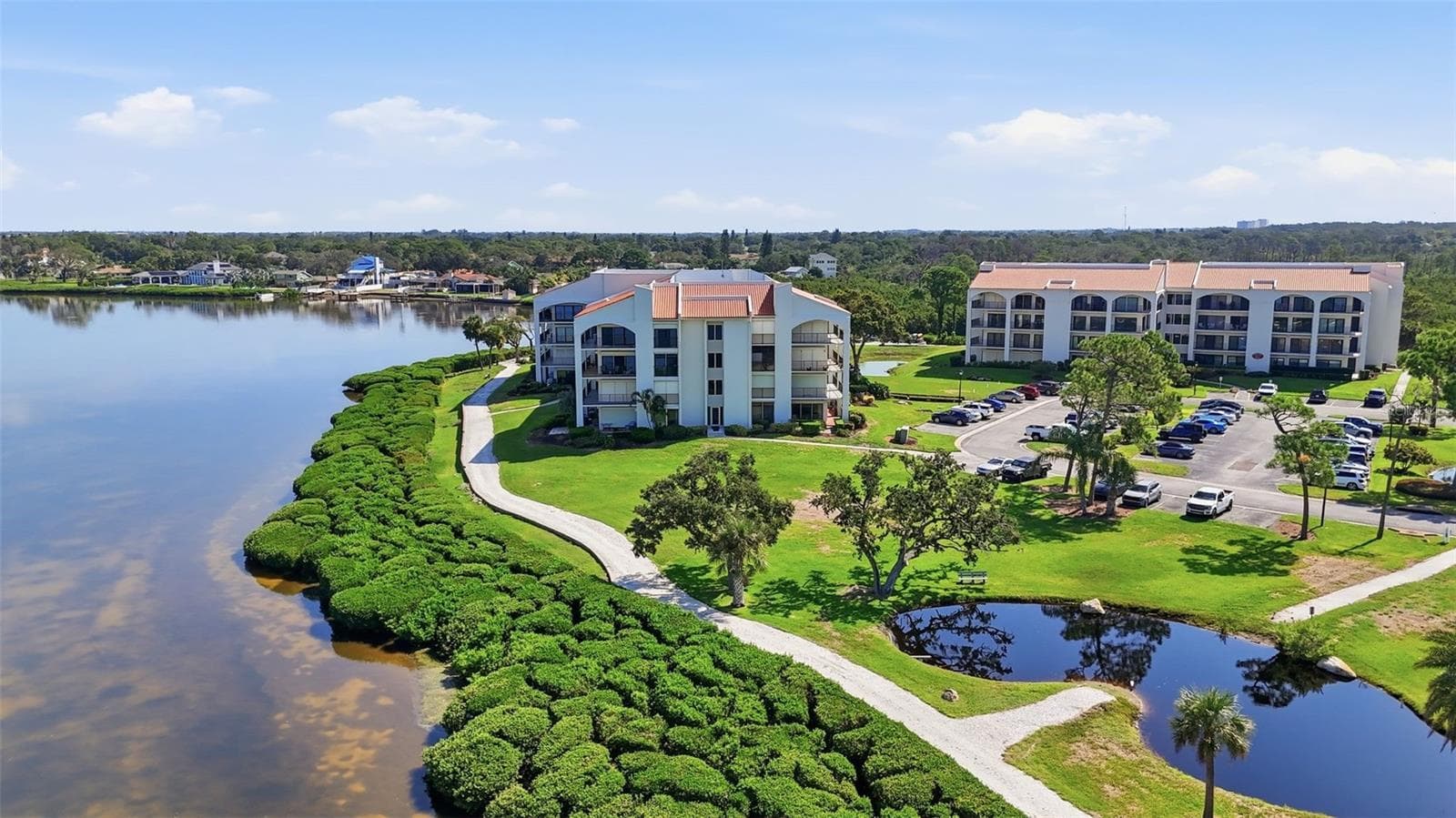 Walking paths - 301 MARINER DR #301, TARPON SPRINGS