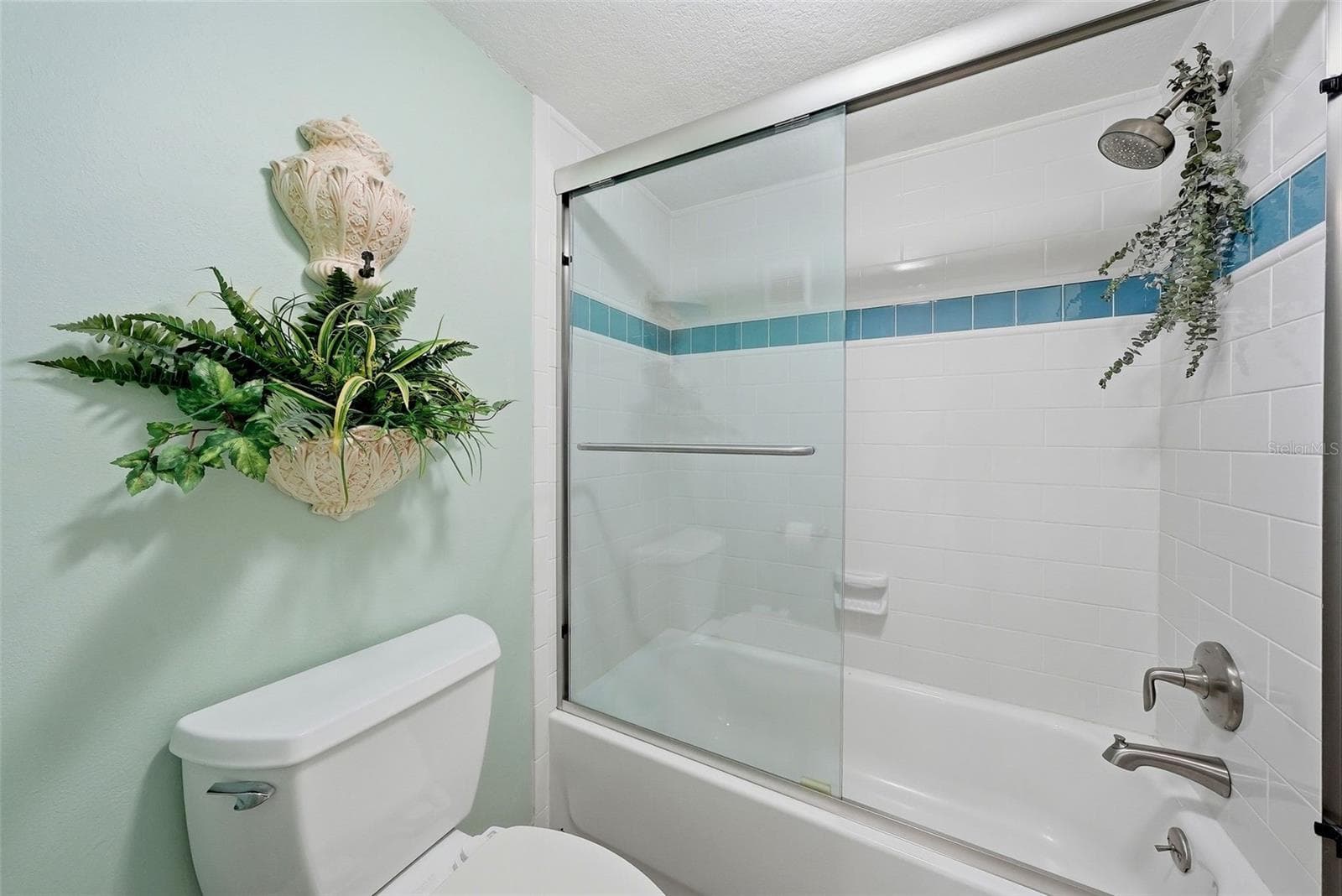 Guest bathroom - 301 MARINER DR #301, TARPON SPRINGS