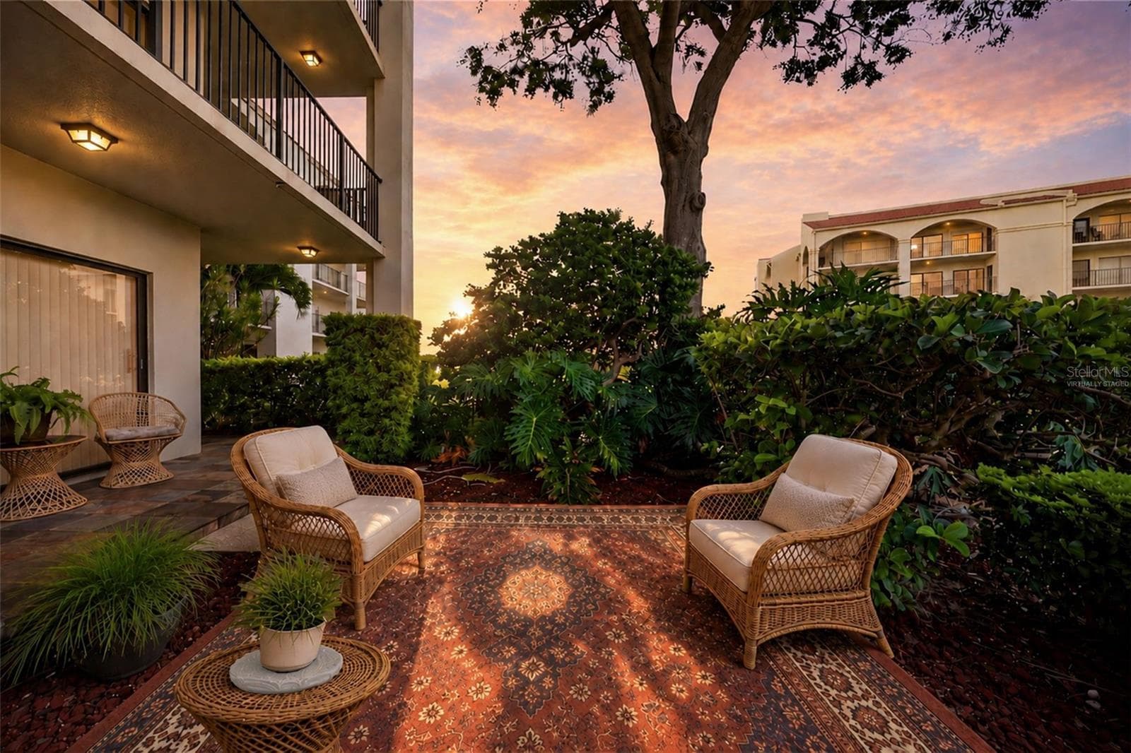 Virtually staged - 301 MARINER DR #301, TARPON SPRINGS