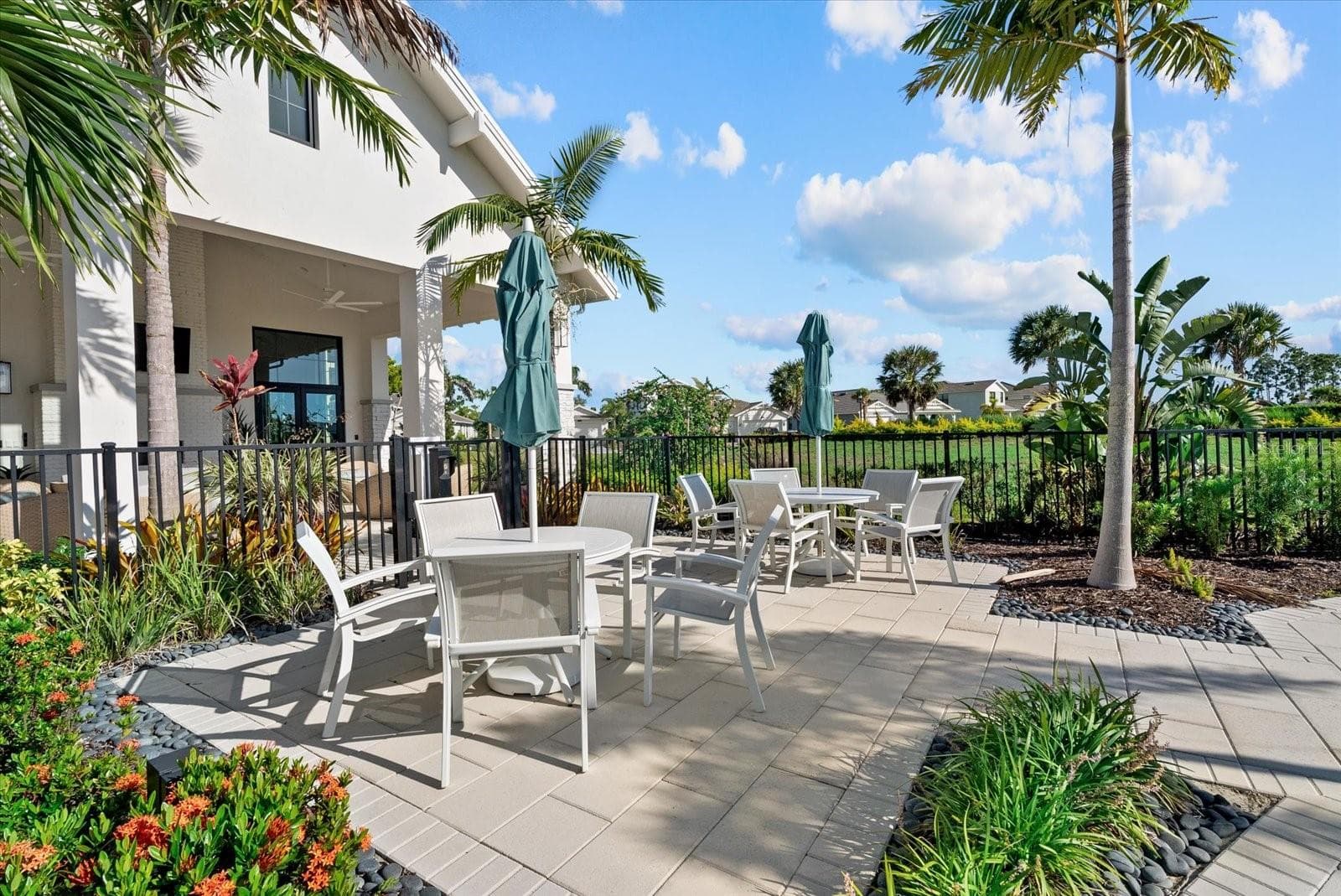 Community Outdoor Living - 12801 MORNING MIST PL, VENICE