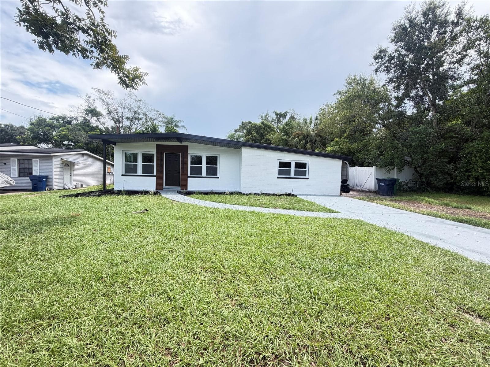 Single Family Residence at 9505 N WILLOW AVE, TAMPA, photo 2 of 52