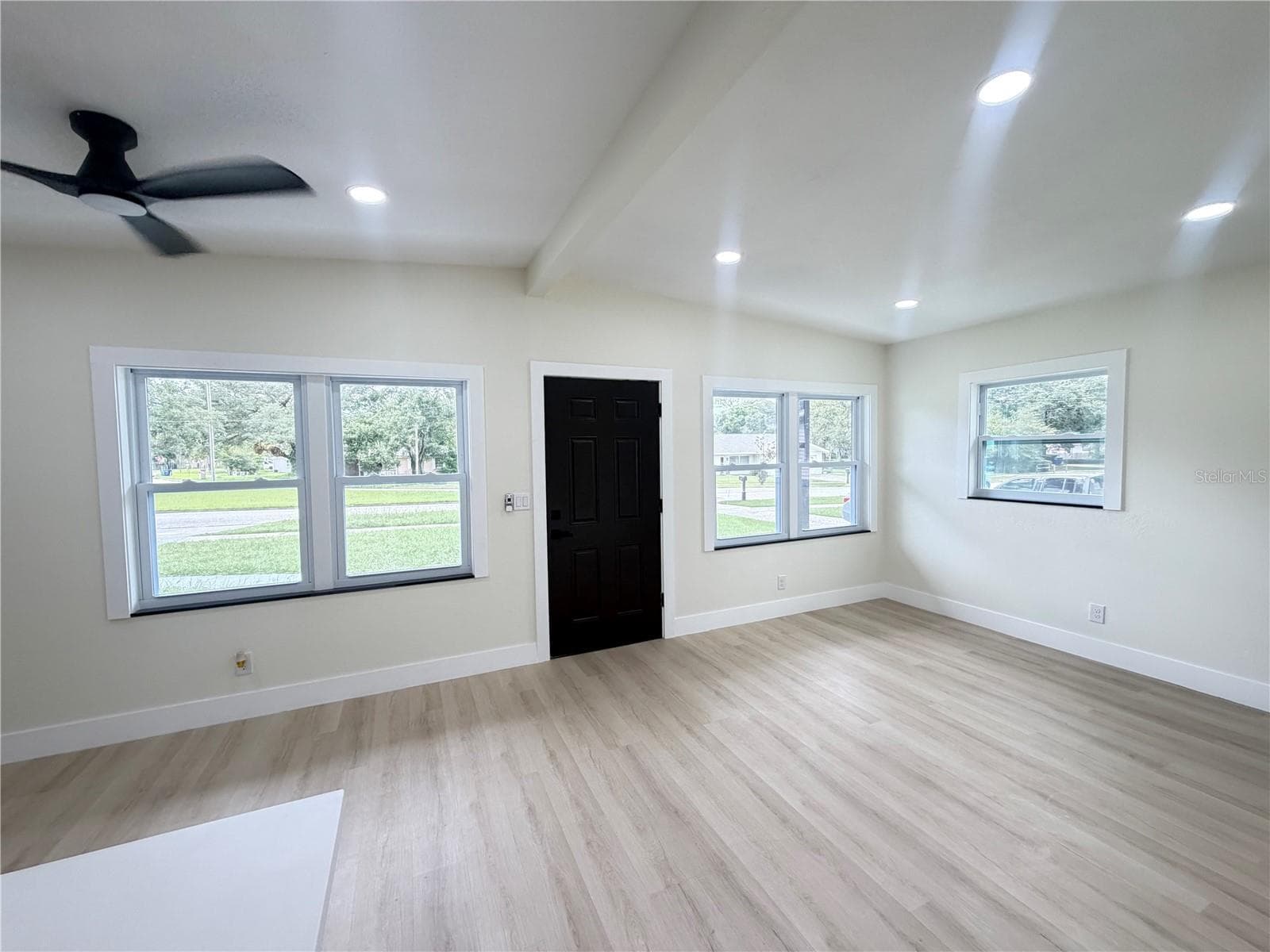 Single Family Residence at 9505 N WILLOW AVE, TAMPA, photo 6 of 52
