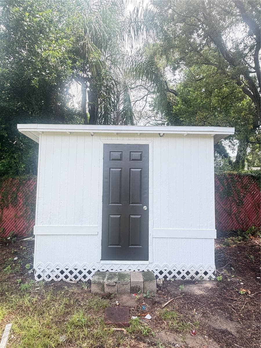 Single Family Residence at 9505 N WILLOW AVE, TAMPA, photo 49 of 52
