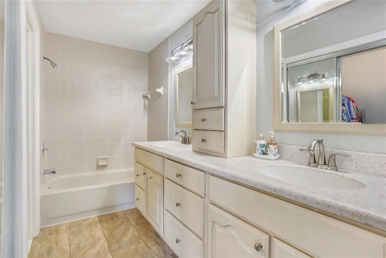 Updated primary bath. - 605 CHESTNUT OAK CIR #107, ALTAMONTE SPRINGS