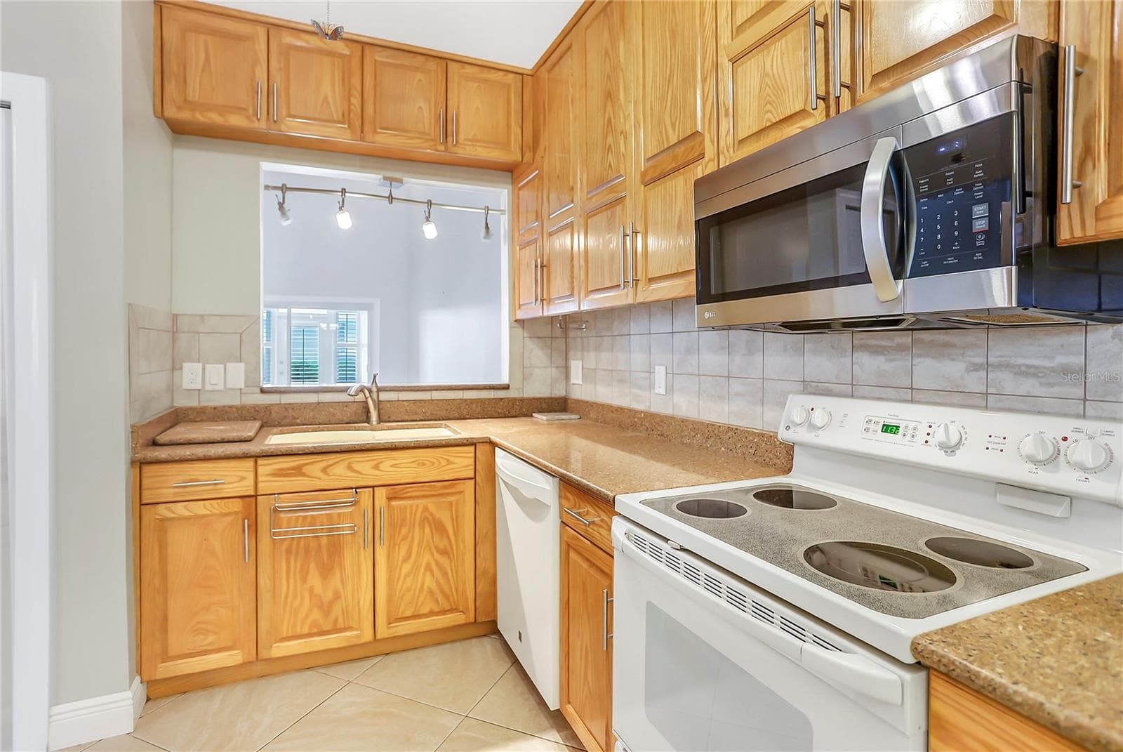 Condominium at 605 CHESTNUT OAK CIR #107, ALTAMONTE SPRINGS, photo 19 of 40