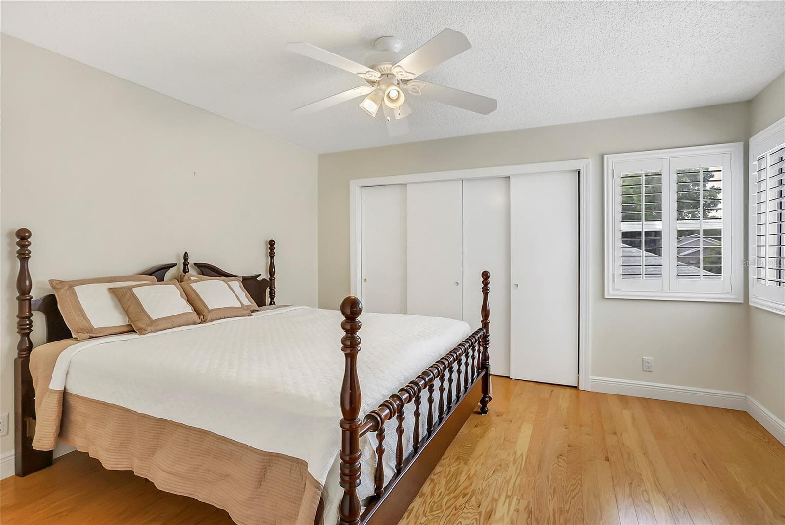 Upstairs bedroom 3 with king size bed and double closet. - 605 CHESTNUT OAK CIR #107, ALTAMONTE SPRINGS