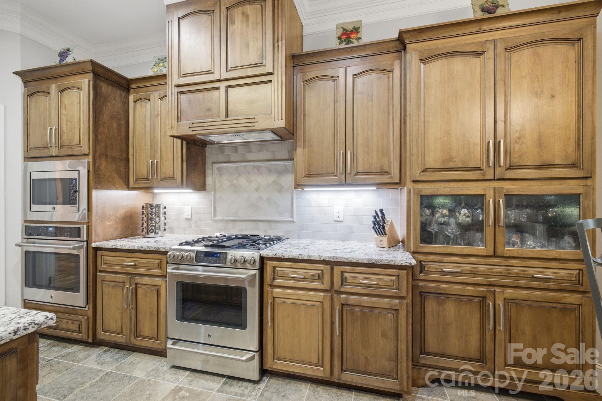 Varied cabinet heights and depths - 7197 Windy Ridge Drive, Iron Station
