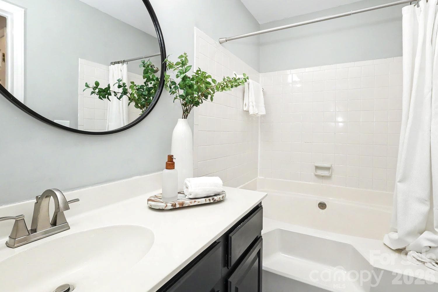 Primary Garden Tub - 5009 Sharon Road, Charlotte