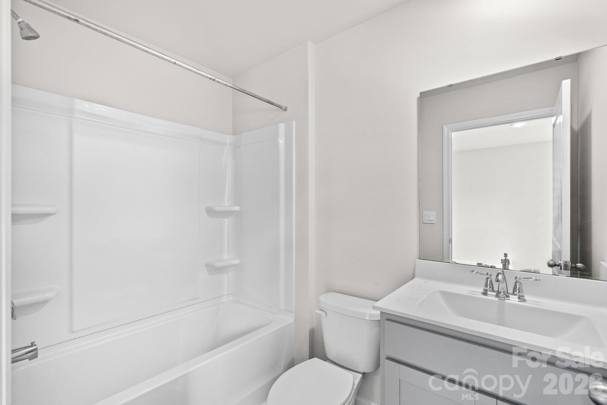 Ensuite Bath for Secondary Bedroom - 1000 Sennema Circle, Myrtle Beach