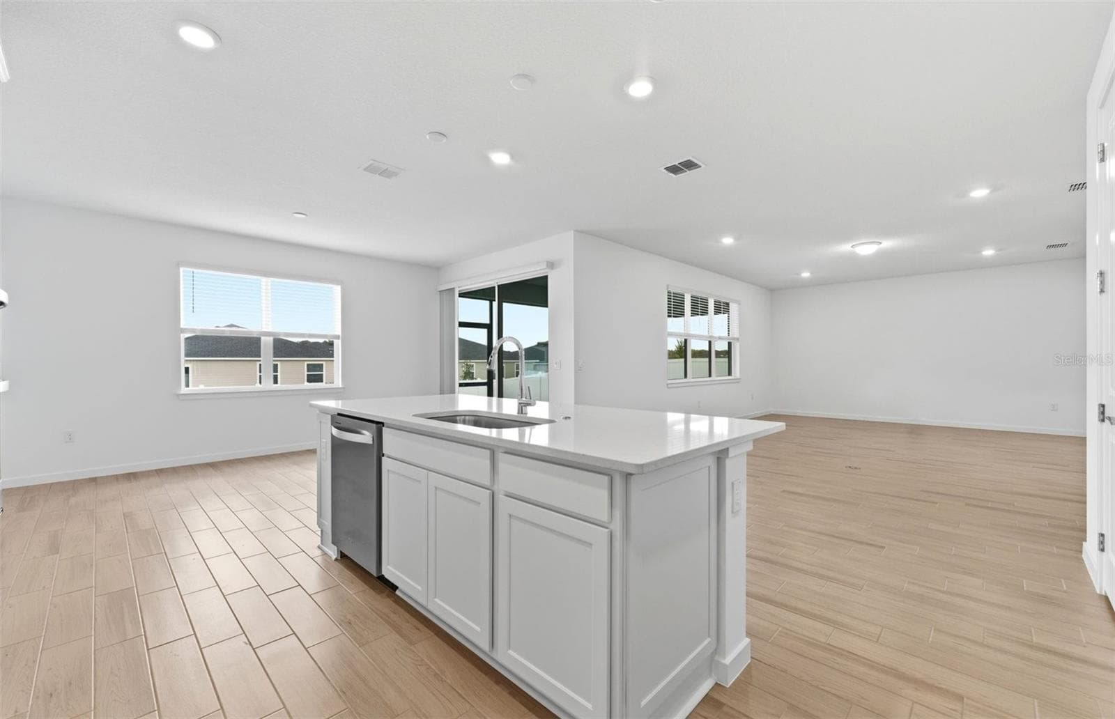 Center Island w/Storage - 4427 SW 82ND LOOP, OCALA