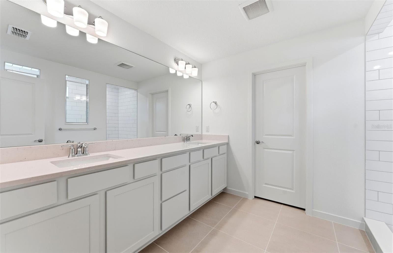 Owner's Bath w/Dual Sinks - 4427 SW 82ND LOOP, OCALA