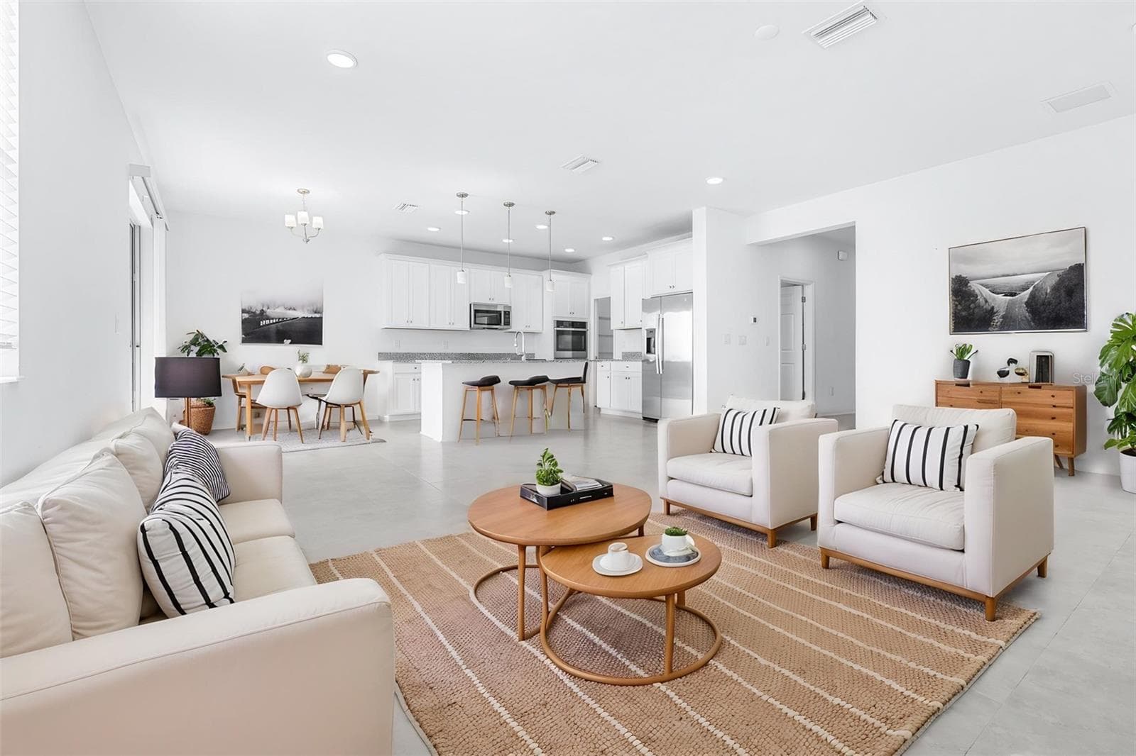 Virtually Stagged Living Room - 5246 CURRANT ST, LAKELAND