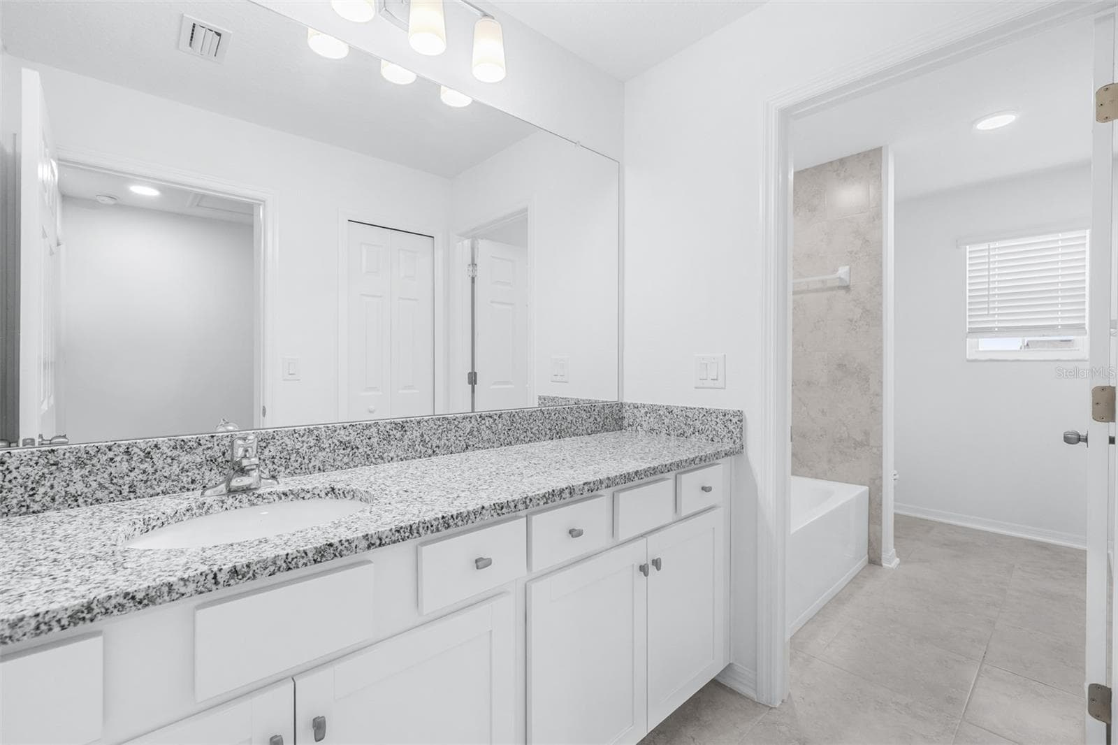 2nd Bathroom 2nd level - 5246 CURRANT ST, LAKELAND