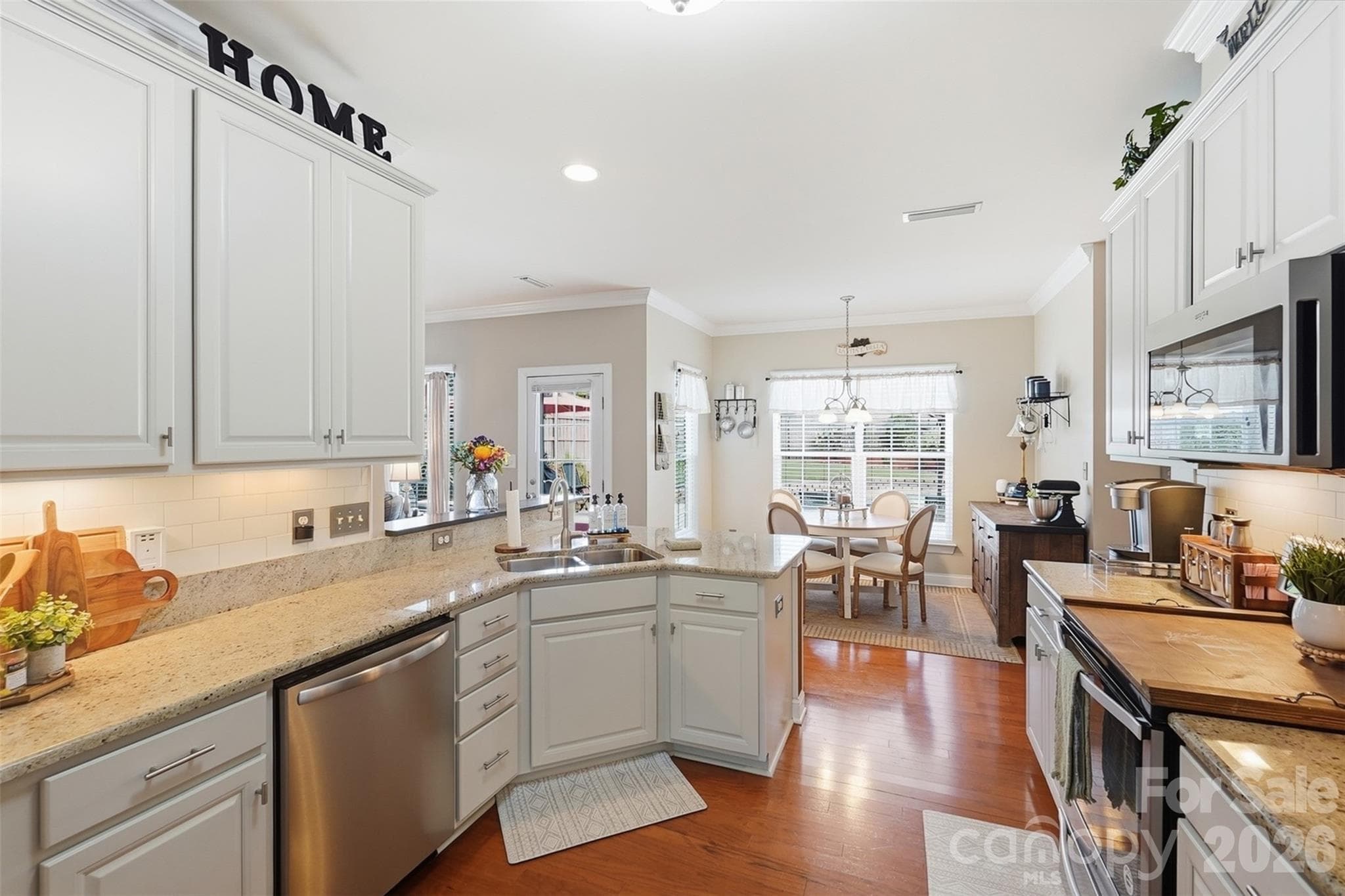 Single Family Residence at 6511 Fieldstone Manor Drive, Matthews, photo 5 of 32