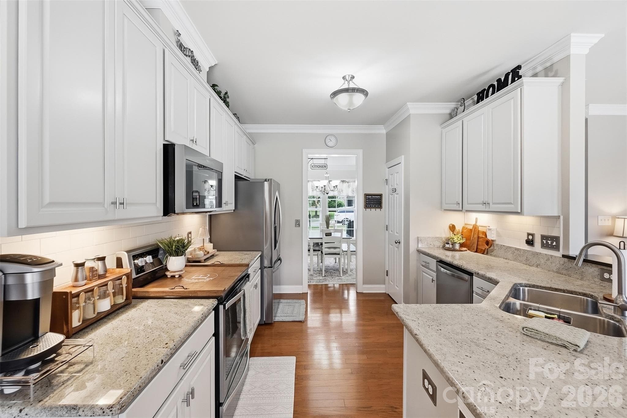 Single Family Residence at 6511 Fieldstone Manor Drive, Matthews, photo 4 of 32