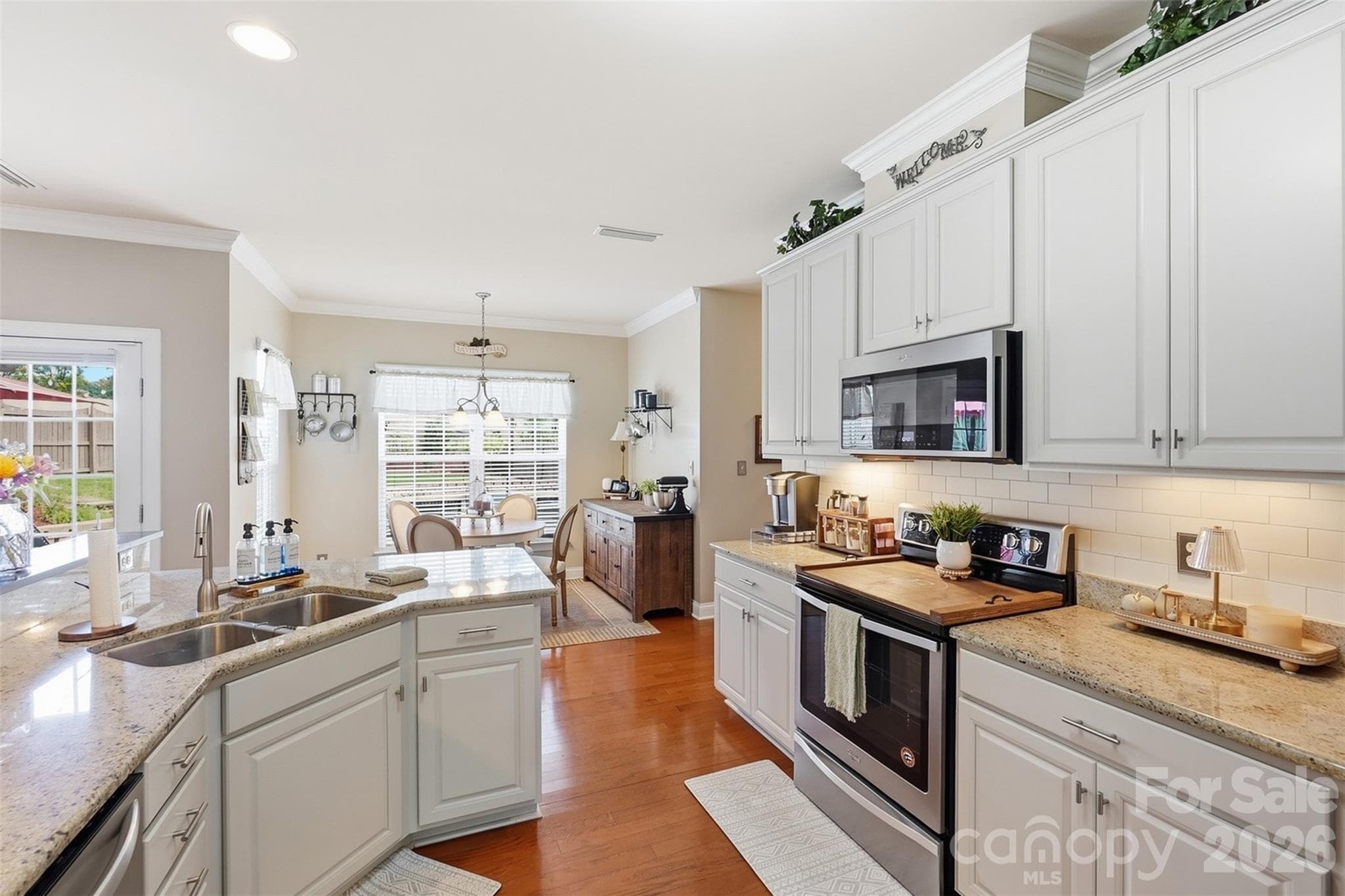Single Family Residence at 6511 Fieldstone Manor Drive, Matthews, photo 6 of 32