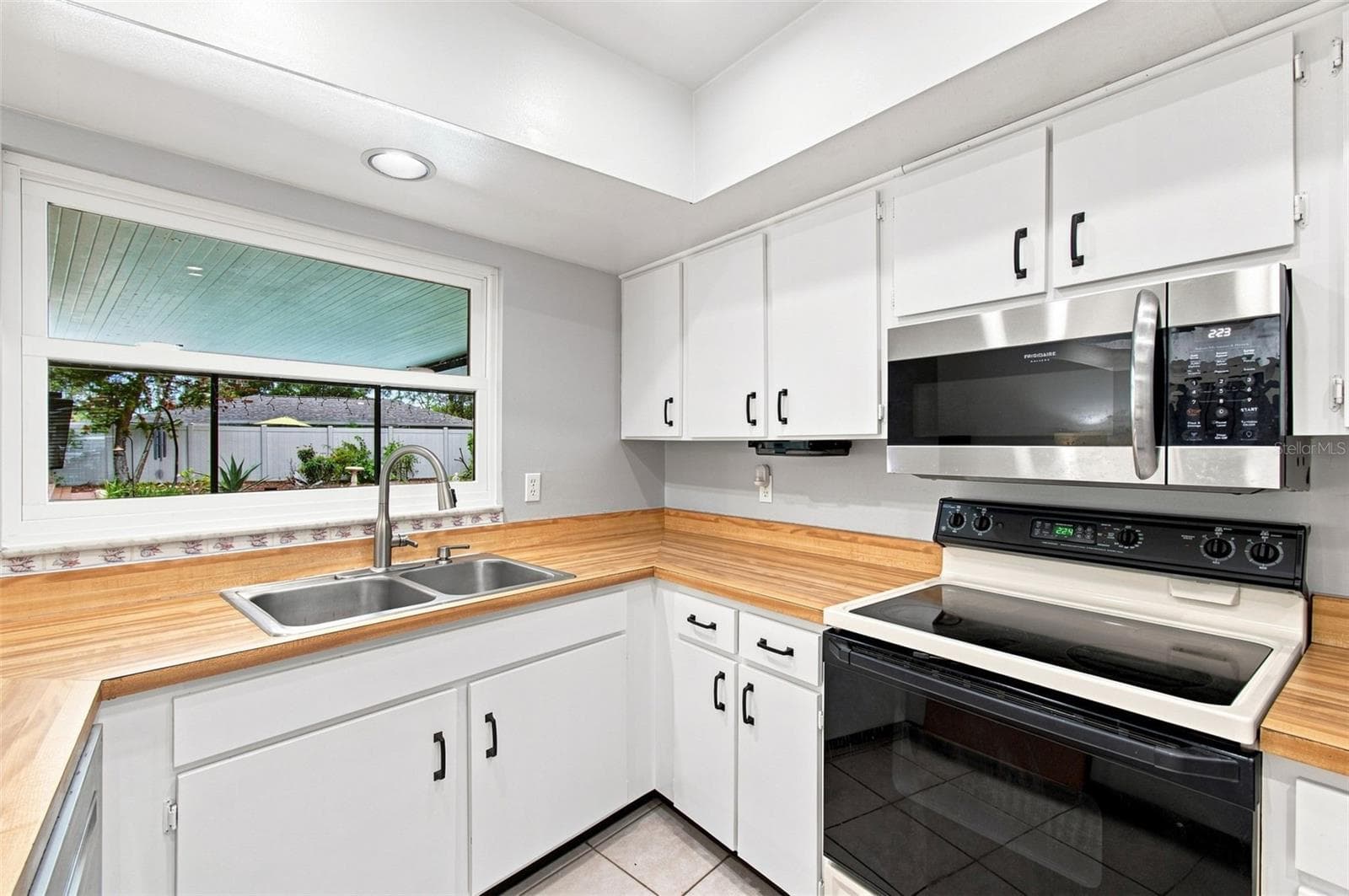 Single Family Residence at 3721 SAND PEBBLE DR, VALRICO, photo 15 of 74
