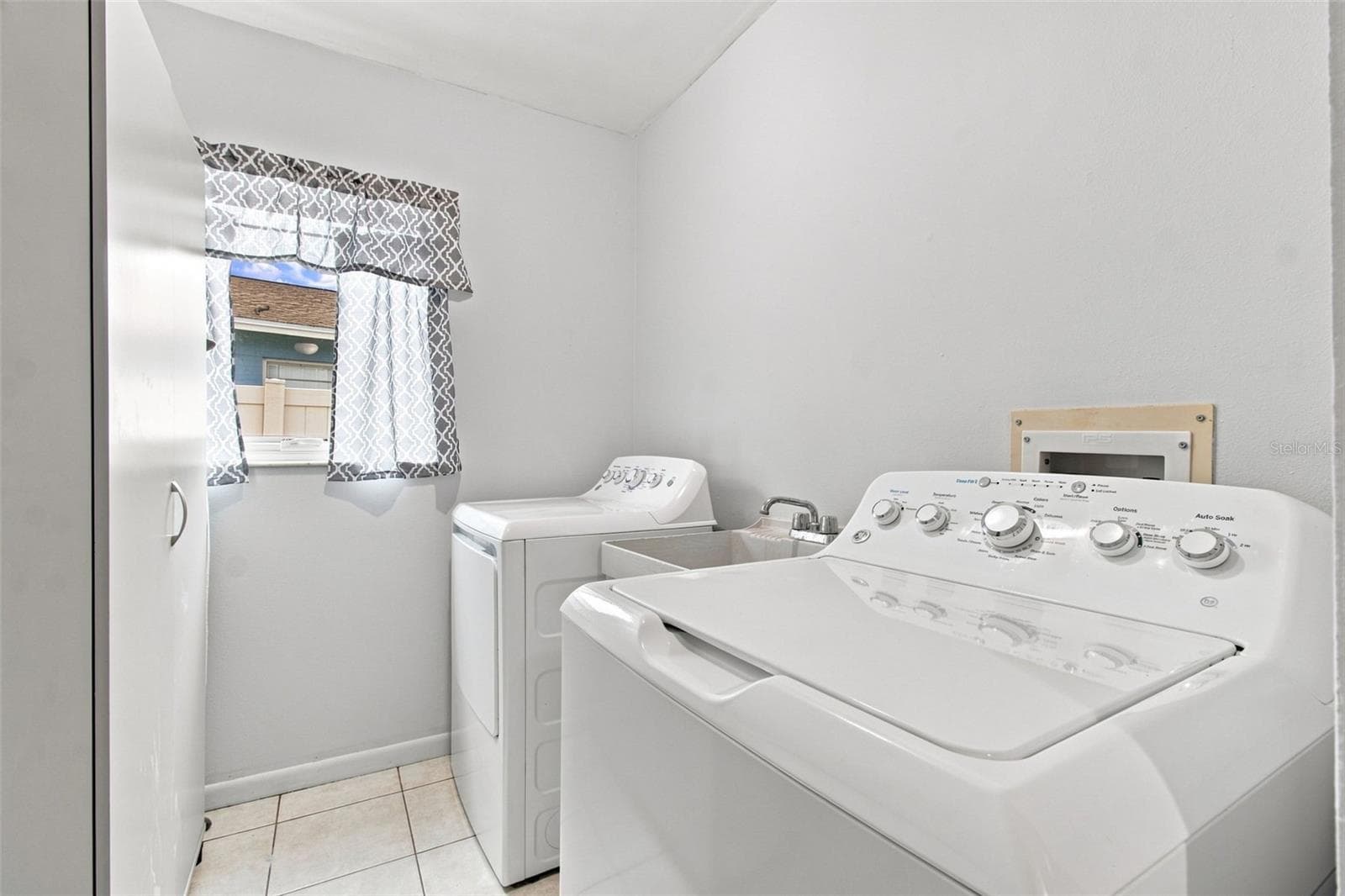 Inside Laundry Room - 3721 SAND PEBBLE DR, VALRICO
