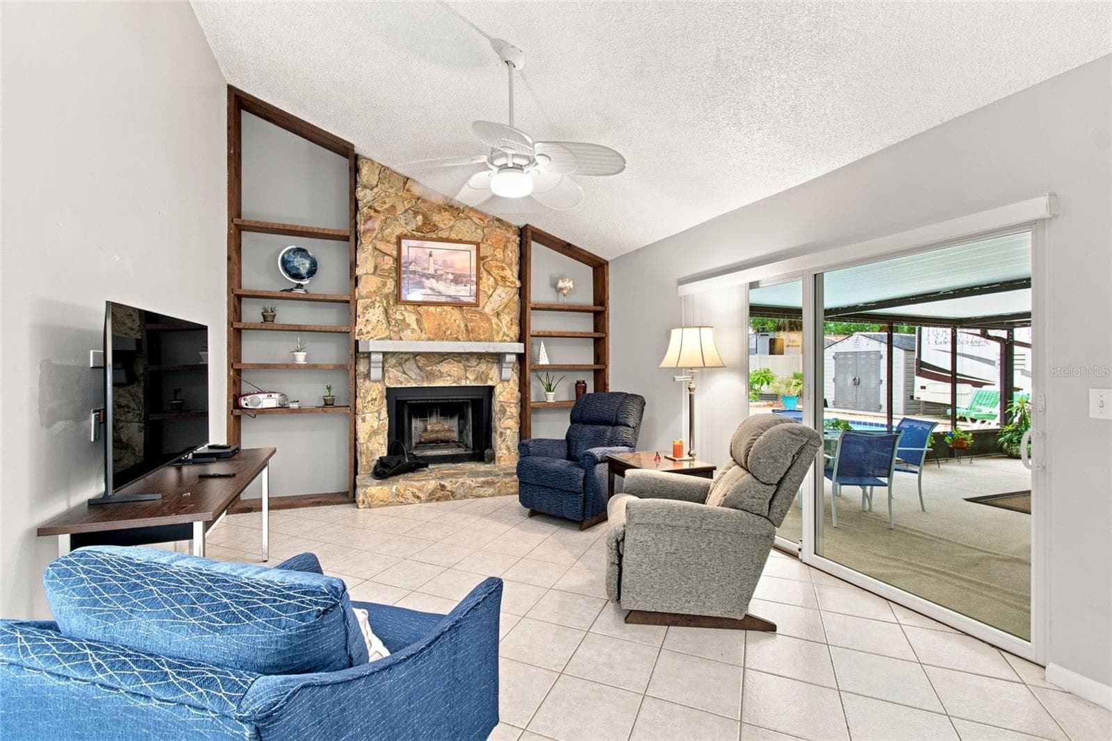 Single Family Residence at 3721 SAND PEBBLE DR, VALRICO, photo 20 of 74