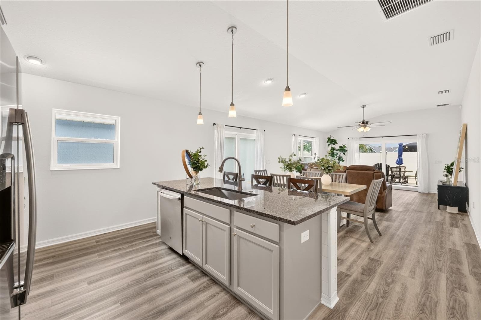 Kitchen Island - 6125 ROSEN CT, THE VILLAGES